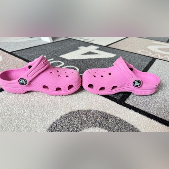 CROCS Kids Vibrant Pink Slippers - Picture 5 of 8